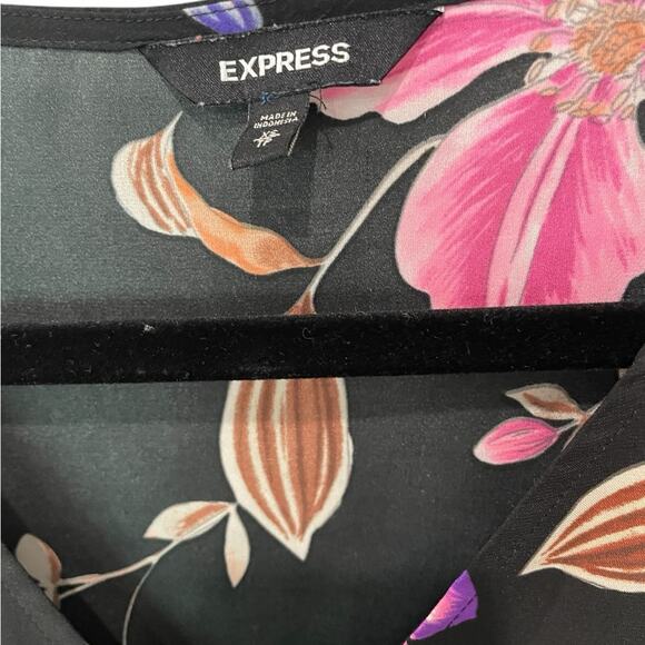 EXPRESS Cap Sleeve Blouse – Pink Floral Graphic, Sz XS, EUC - Picture 4 of 6